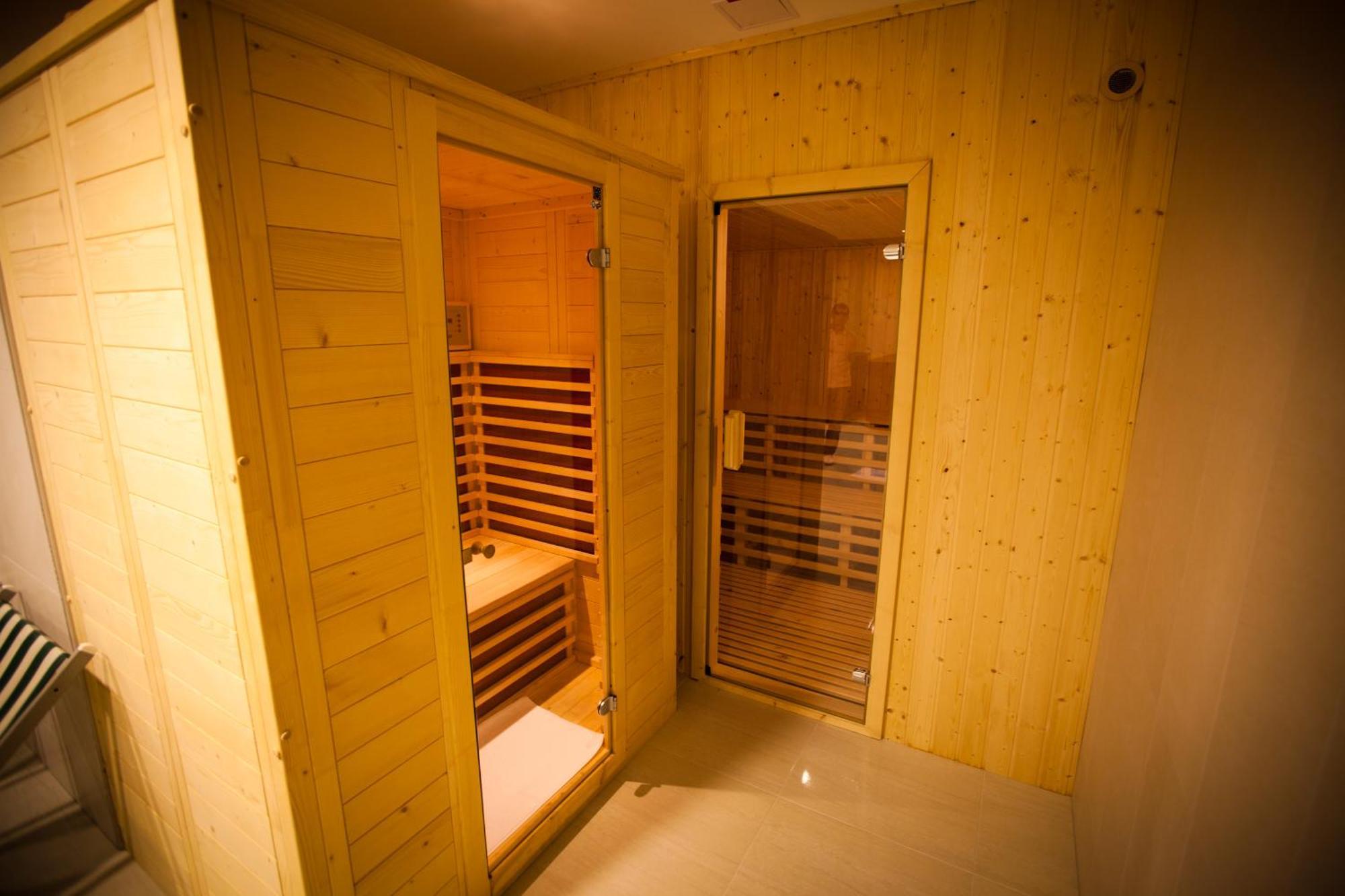 Ezuesthid Hotel Veszprém Extérieur photo