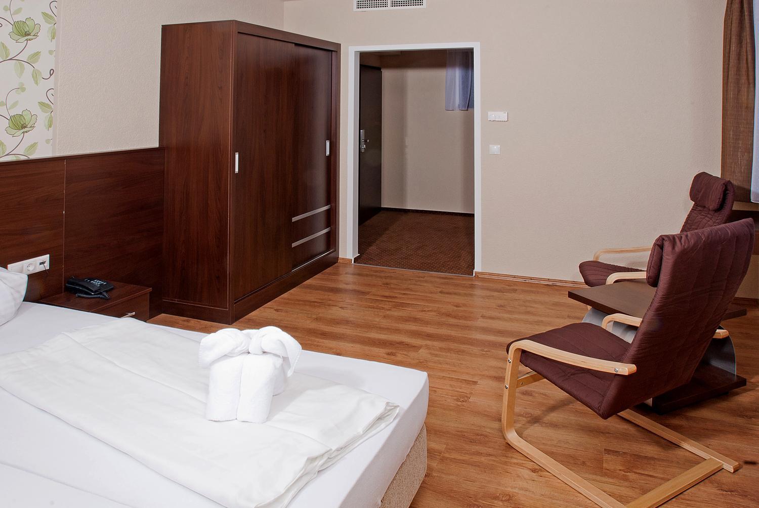 Ezuesthid Hotel Veszprém Extérieur photo