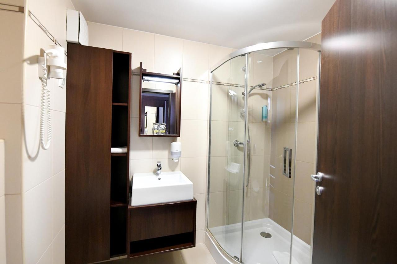 Ezuesthid Hotel Veszprém Extérieur photo